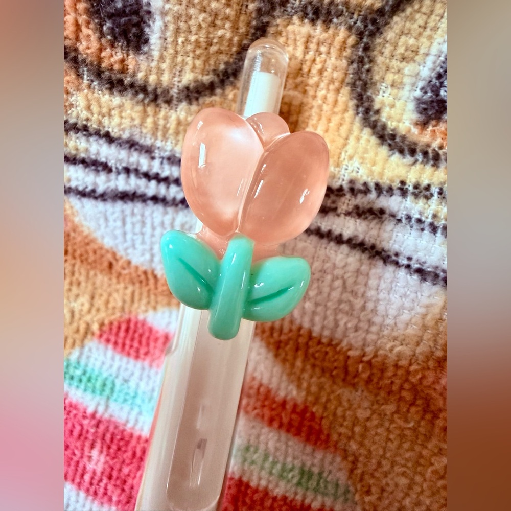🌷 White Clicky Grippy Quick-Drying Black Ink Gel Pen w/ Pink Tulip Clip
